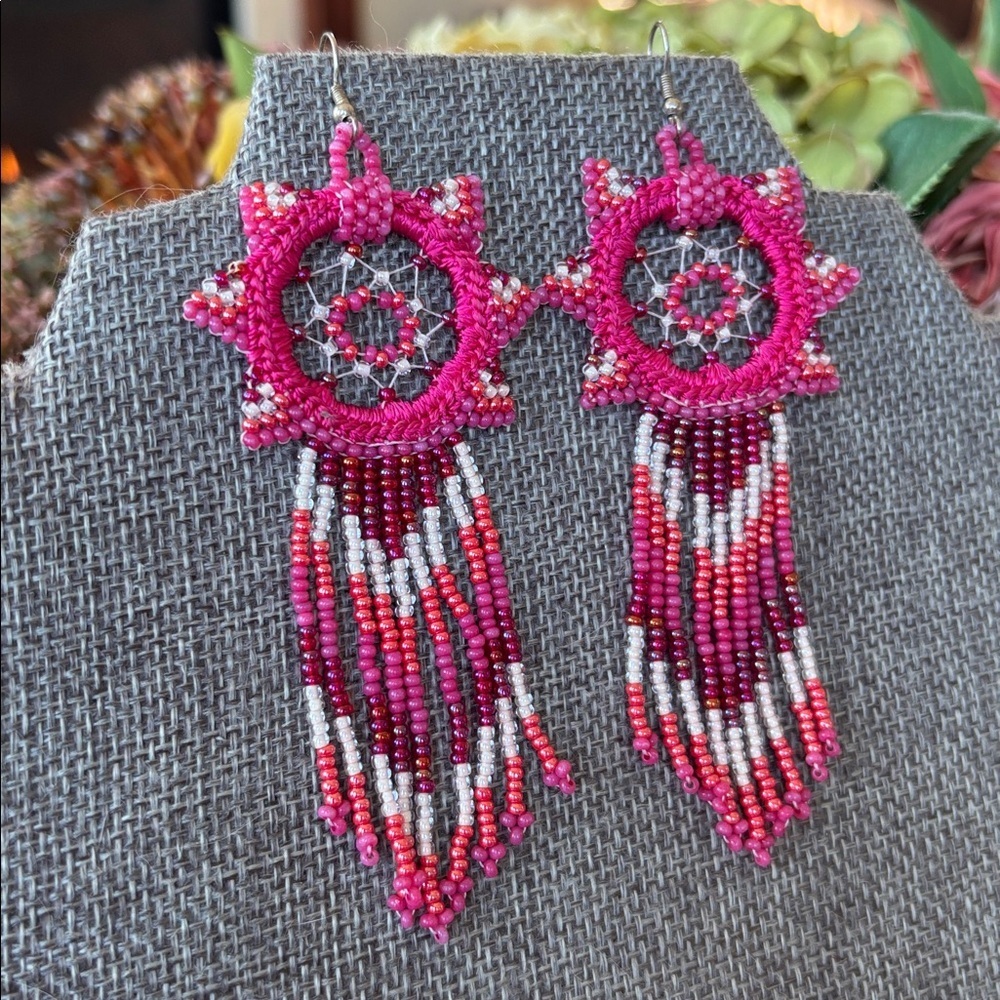 Handmade Native American Seed Bead Dreamcatcher Drop Earrings Pink Red White - Picture 5 of 12